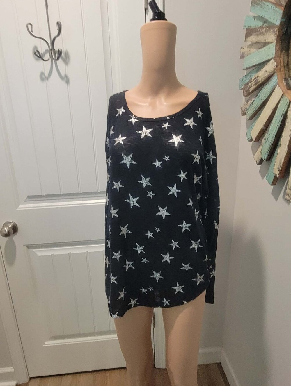 NOBO No Bounderies Juniors Sz L 11-13 Black Henly Stlye Top w/Sparkly Star Print